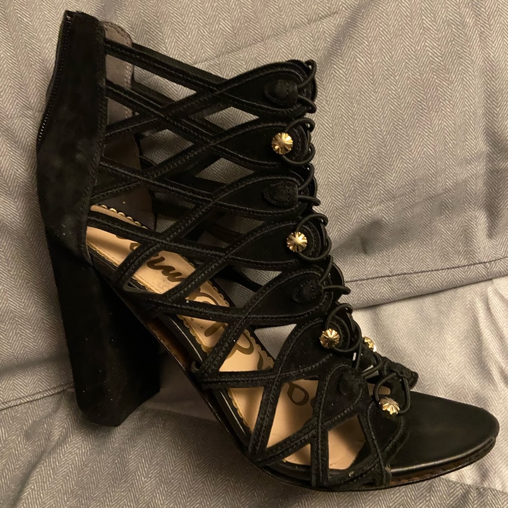 Sam Edelman cut-out high heel shoe. Gold embellishments, good condition,3in heel